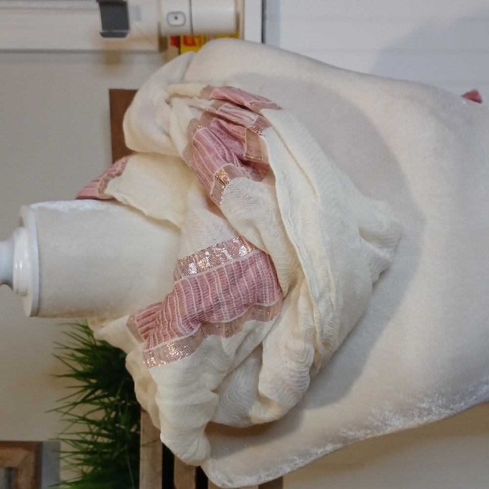NWT Tassle Loft Scarf Shawl Wrap Large‎